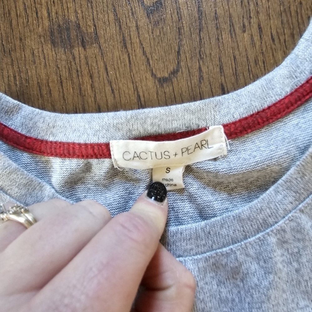 Cactus + Pearl Rooster Applique Gray Tee Size Women's Small - Picture 9 of 10